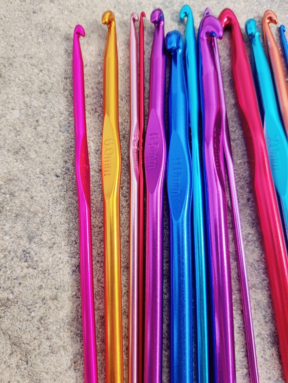 Assorted Metallic Crochet Hook Set - Multicolor Aluminum Hooks - Picture 2 of 3